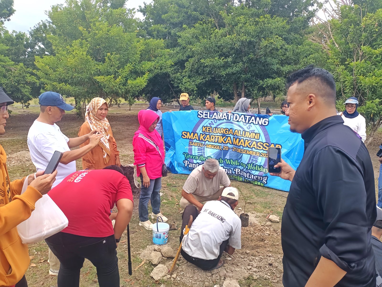 Aksi Nyata Ketua Golkar Bantaeng, Ir.Hj. Liestiaty F. Nurdin,M.Fish Hijaukan Pantai Marina 