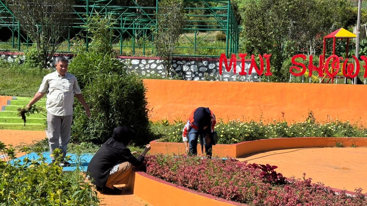 Semangat Gotong Royong Mewarnai Giat Jumat di Dinas Pertanian Kabupaten Bantaeng